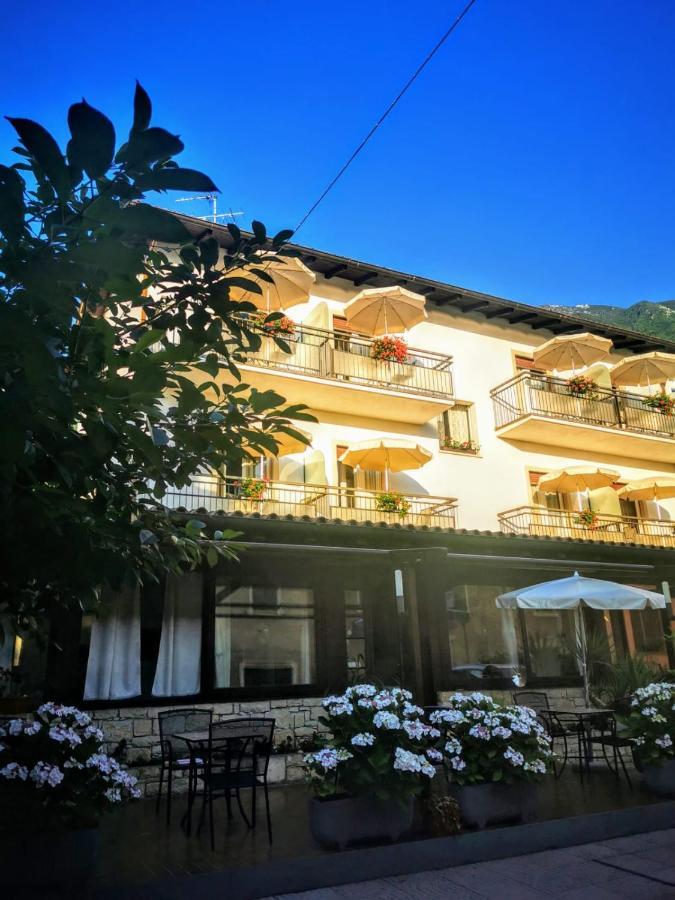 Albergo Al Pescatore Бренцоне-суль-Гарда Екстер'єр фото