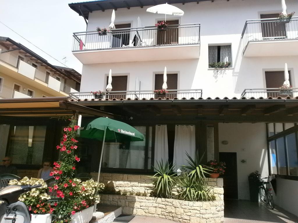 Albergo Al Pescatore Бренцоне-суль-Гарда Екстер'єр фото