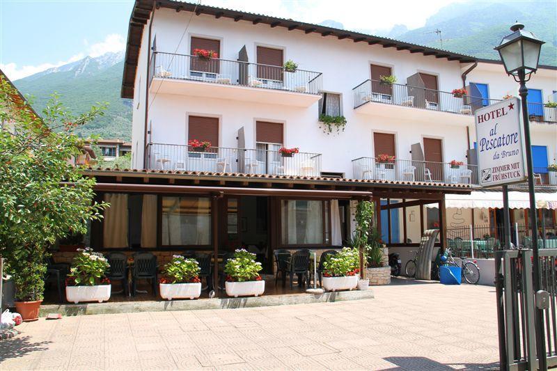 Albergo Al Pescatore Бренцоне-суль-Гарда Екстер'єр фото
