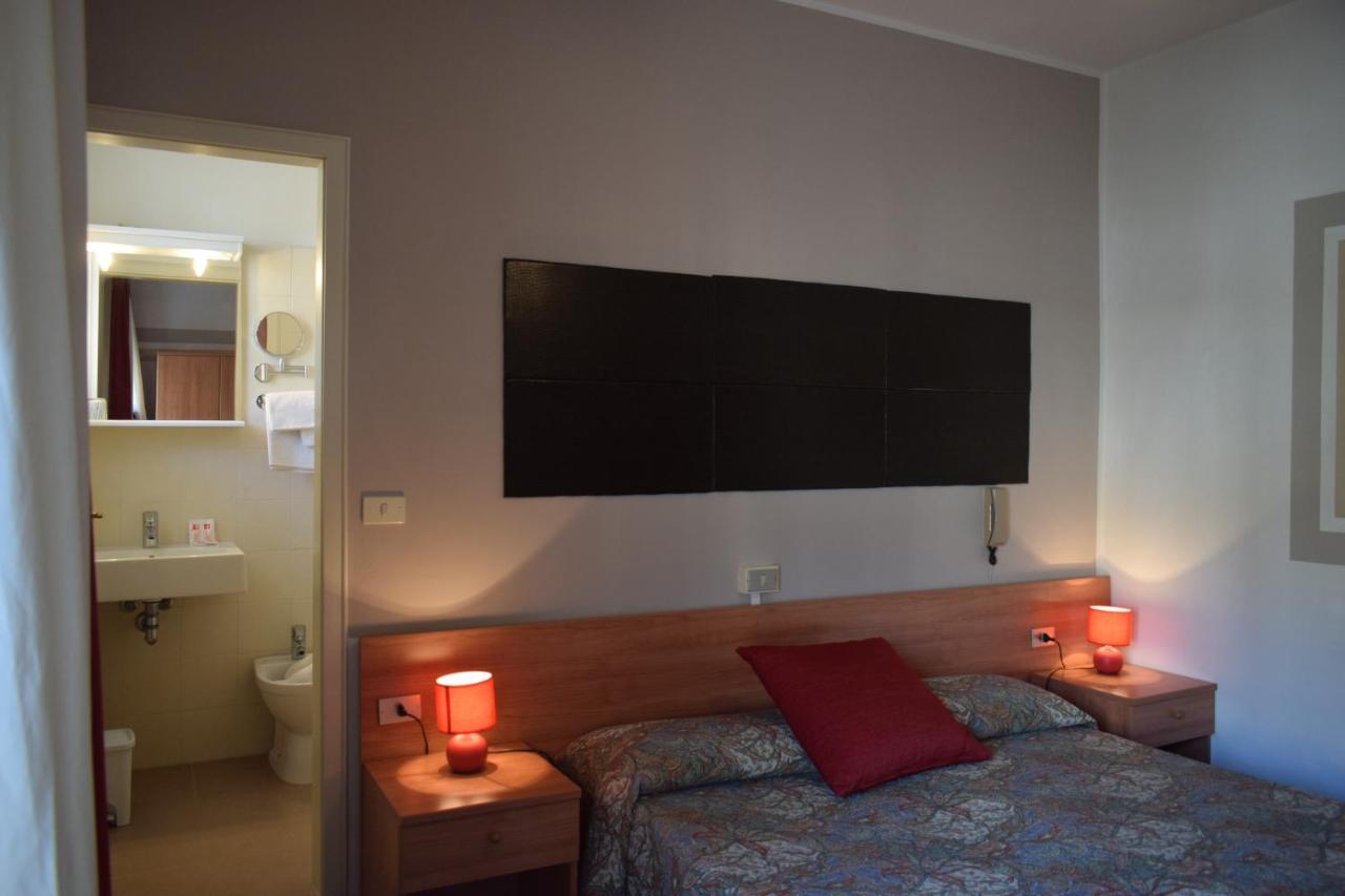 Albergo Al Pescatore Бренцоне-суль-Гарда Екстер'єр фото