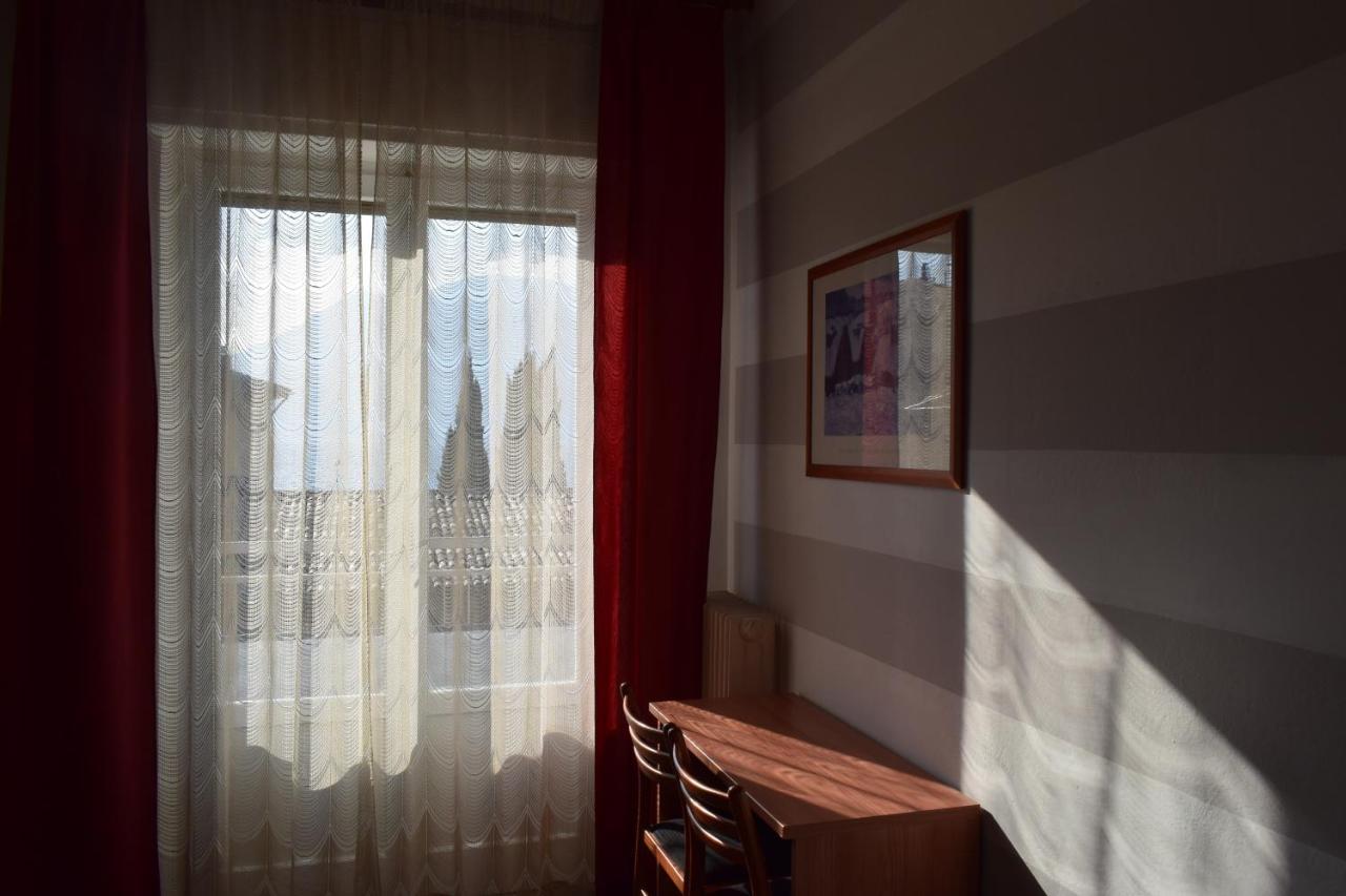 Albergo Al Pescatore Бренцоне-суль-Гарда Екстер'єр фото