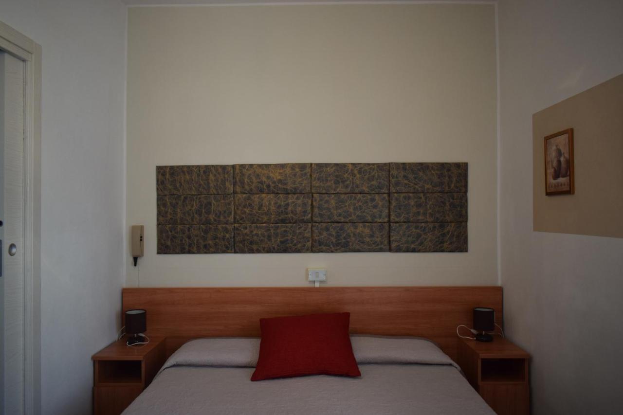 Albergo Al Pescatore Бренцоне-суль-Гарда Екстер'єр фото