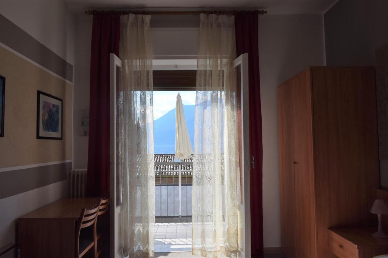 Albergo Al Pescatore Бренцоне-суль-Гарда Екстер'єр фото