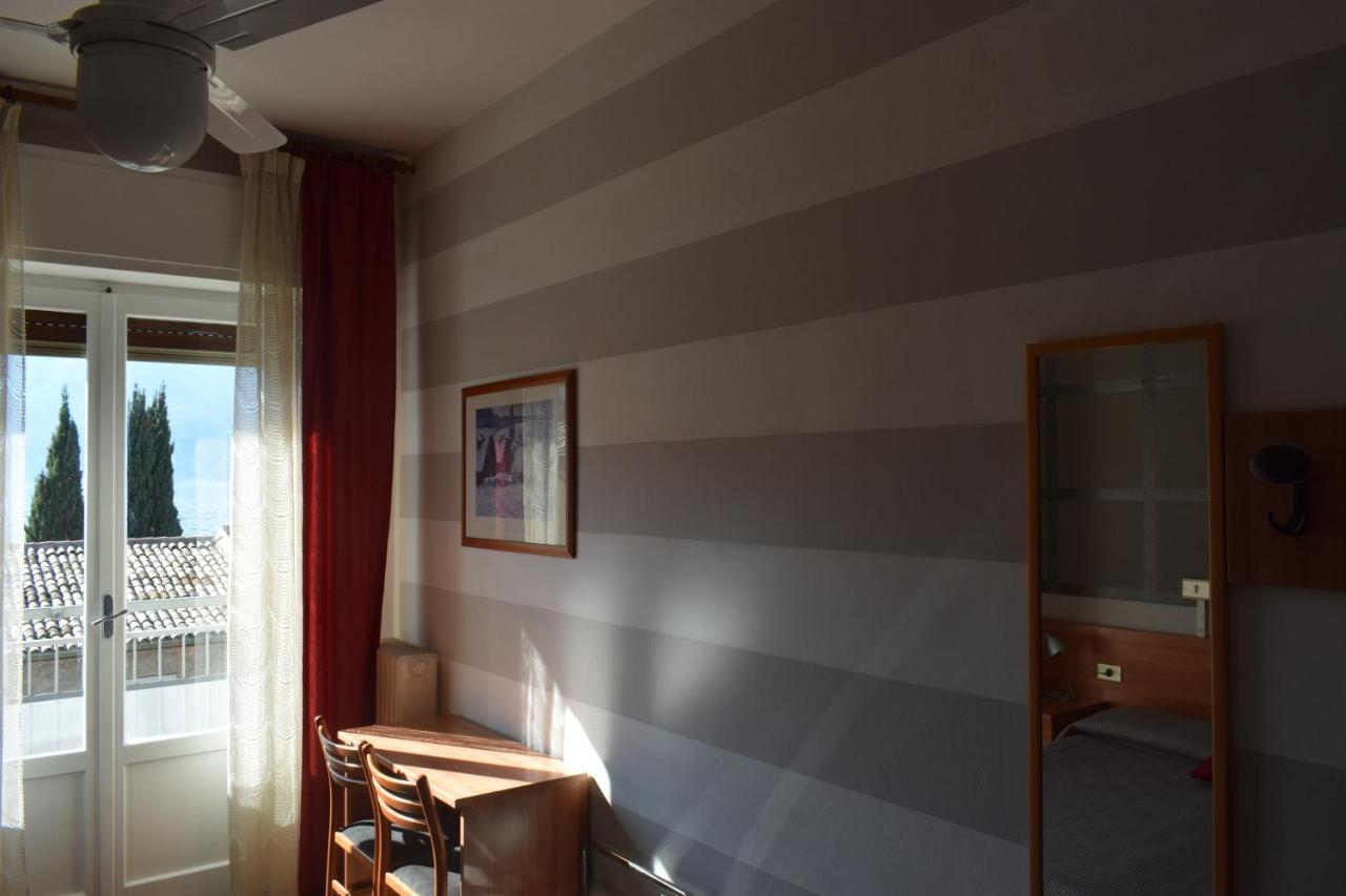 Albergo Al Pescatore Бренцоне-суль-Гарда Екстер'єр фото