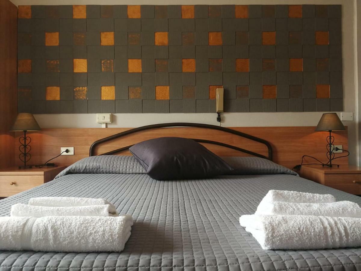 Albergo Al Pescatore Бренцоне-суль-Гарда Екстер'єр фото