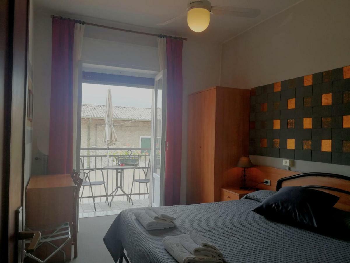 Albergo Al Pescatore Бренцоне-суль-Гарда Екстер'єр фото